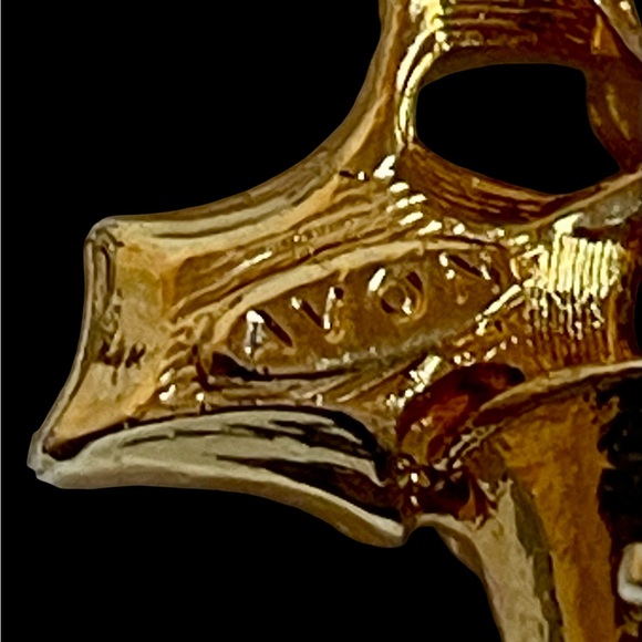 Vintage Signed AVON Goldtone Holly Berry Christmas Tree Pin Brooch - Picture 4 of 5